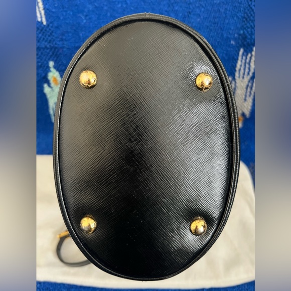 Prada Saffiano Vernice Bucket Bag, Nero - Picture 7 of 16